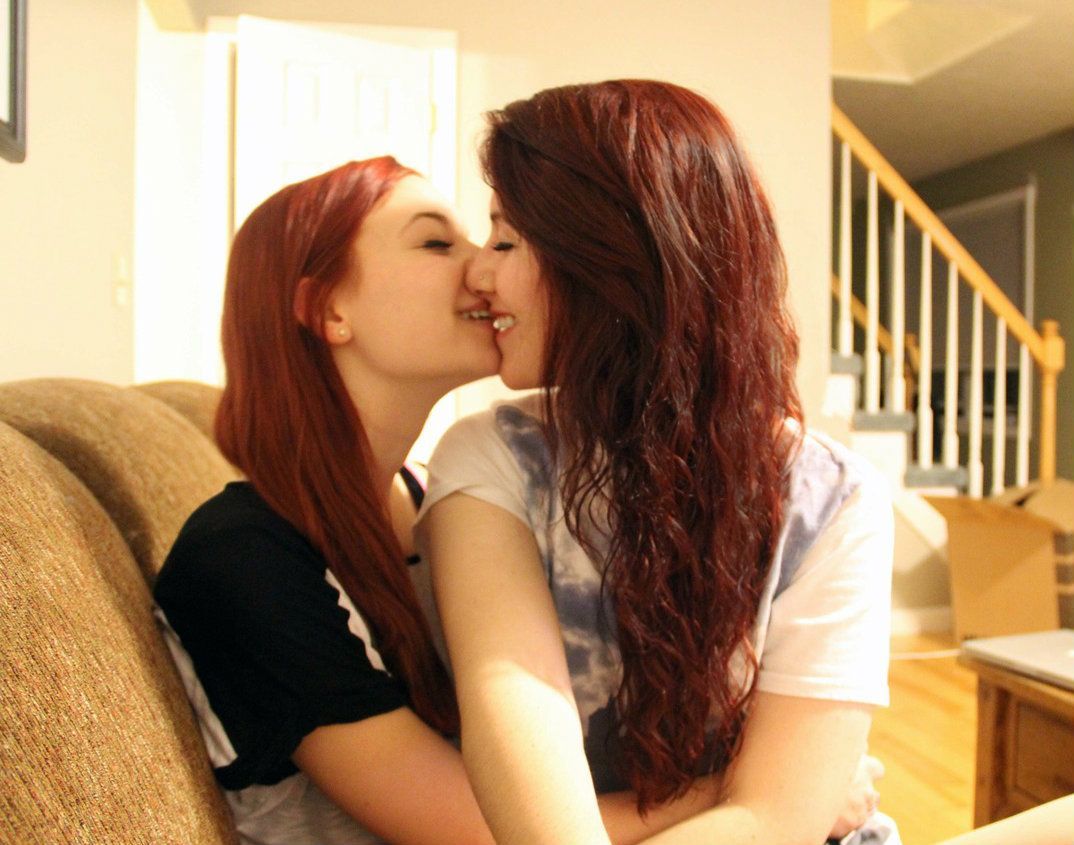Милейшие лесбиянки преподают сексуальный урок по оральным ласкам